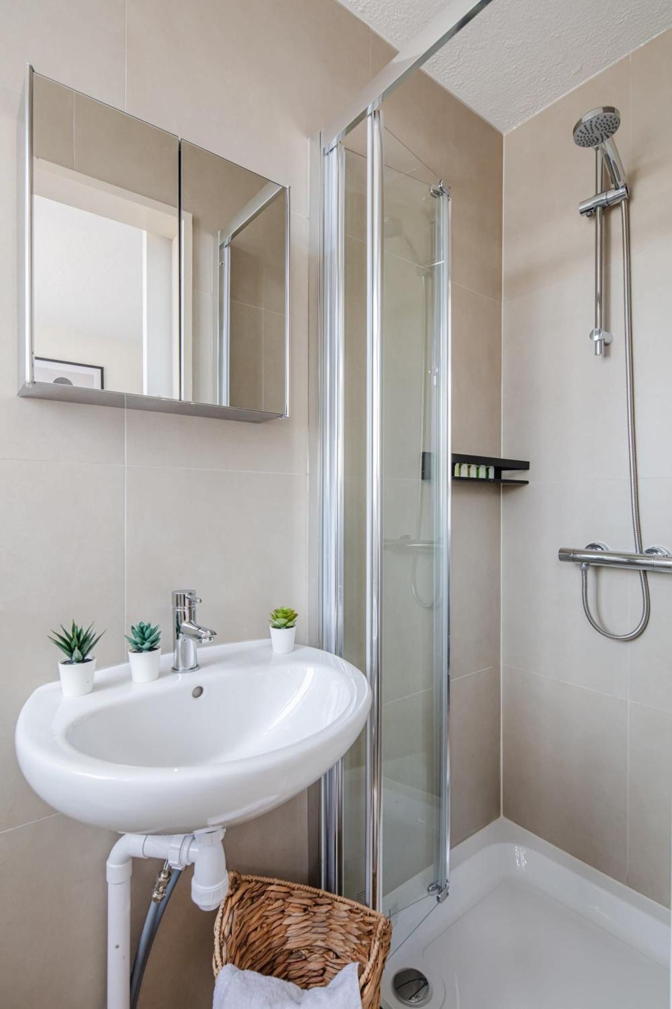 River Thames & Tate Britain - 4br With Patio - Cityapartmentstay Appartamento Londra